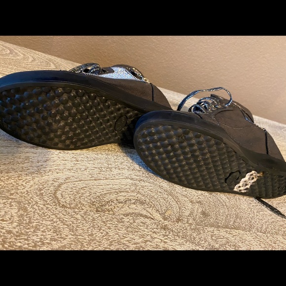 Shoes - Picture 8 of 8